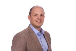 headshot of jason kindrachuk